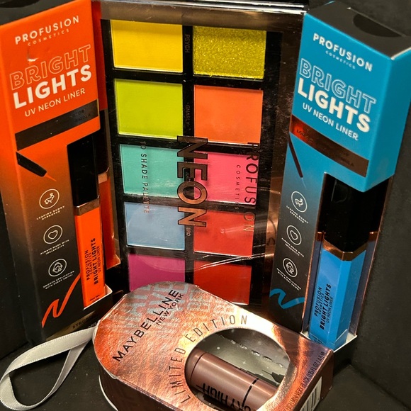 All is Bright! NIB Eyeshadow w/ Eyeliners and Mascara Bundle - Picture 3 of 4